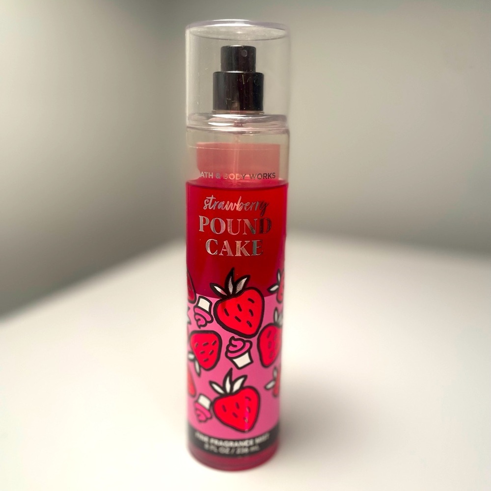Bath & Body works strawberry poundcake mist spray splash 8‎ oz yummy